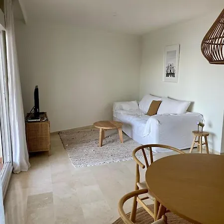 Apartment Frontline 37